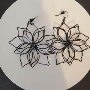 Elegant Gunmetal Floral Wire Earrings